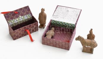 Kínai agyag katona figurák 2 db díszdobozban 8 cm