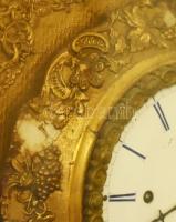 Keretóra. Negyedütős szerkezettel, zománcozott, számlappal, kopott készítői jelzéssel. betétekkel. F...