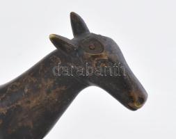 Bronz őz figura, lábánál rögzíthető, kopással, h: 21 cm