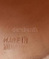 Kovács Margit (1902-1977): Angyal. Festett, égetett kerámia. Jelzett: ruháján KM, belül masszába nyo...