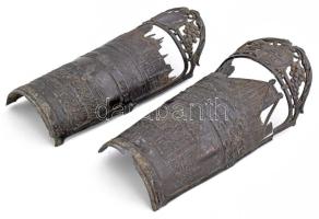 2 darab antik ón préselt dombormű, az Országház és az Erzsébet-híd képével, sérüléssel, m: 14,5 cm