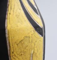 Gorka Lívia (1925-2011): Madaras váza. Jelzett, szájánál és alján kis pattanásokkal, m: 27,5 cm