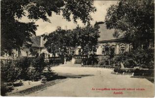 1912 Aszód, az evangélikus leánynevelő intézet udvara. Huszerl Sándor és Fia kiadása (EK)