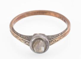 Arany (Au) 14K gyűrű sérült gyémánttal, jelzett, méret: 56, bruttó: 2,2 g