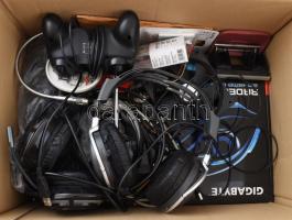 Nagyobb doboznyi vegyes bolha tétel, főleg elektronikai cikkek, számítógép tartozékok: billentyűzet,...