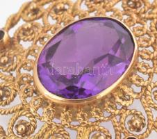 Arany (Au) 18K medál lila kövekkel, jelzett, 4,5×3,5 cm, bruttó: 11,7 g