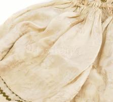 Kislány díszmagyar. selyem, pártával