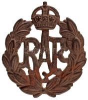 Nagy-Britannia ~1918-1952. &quot;RAF (Királyi Légierő)&quot; fém sapka jelvény (44x39mm) T:XF oxidáció Great Britain ~1918-1952. &quot;RAF (Royali Air Force)&quot; metal cap badge (44x39mm) C:XF oxidation