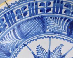 Formás tál. 19. sz. második fele, Felvidék, ónmázas fajansz, kopással, repedt d: 31 cm