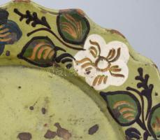 Tányér. Hódmezővásárhely, cca 1900, kopott mázzal, d: 29,5 cm