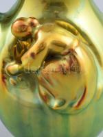 Zsolnay eozin mázas kiöntő, lánykákkal. Jelzés nélkül 16 cm