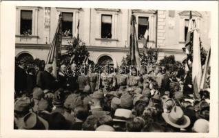 1940 Máramarossziget, Sighetu Marmatiei; bevonulás, &quot;Éljen Hitler!&quot; és Horthy, Hitler, Mussolini&quot; feliratok / entry of the Hungarian troops. Stern Kálmán photo + &quot;1940 Máramarossziget visszatért&quot; So. Stpl