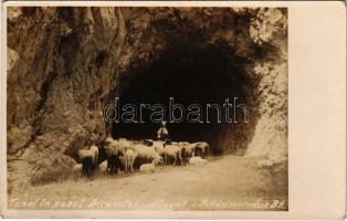 Békás-szoros, Cheile Bicazului; alagút, birkapásztor nő / tunnel. photo