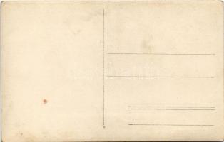 Békás-szoros, Cheile Bicazului; alagút, birkapásztor nő / tunnel. photo