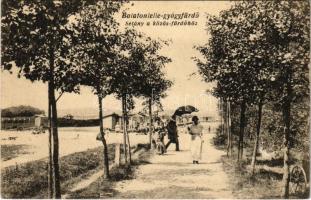 1924 Balatonlelle, sétány a közös fürdőhöz. Suba Ferenc kiadása (EK)