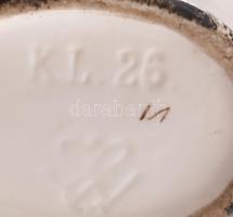 Hummel kiöntő, kézzel festett, gitározó fiú alakjával díszített fajansz, jelzett, hibátlan, m:11 cm