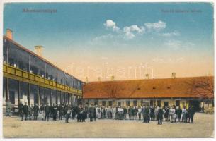 Máramarossziget, Sighetu Marmatiei; Honvéd laktanya udvara katonákkal. Vasúti levelezőlapárusítás 6. sz. 1917. / K.u.K. military barracks, yard with soldiers (EK)