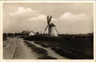 1936 Kiskunhalas, szélmalom. Weidlich fényképész kiadása (EB)