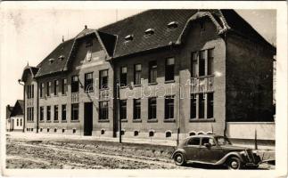 1943 Topolya, Bácstopolya, Backa Topola; Polgári iskola, automobil / school, automobile (EK)