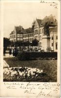 1926 Debrecen, Református főgimnázium, Csokonai szobor (fl)