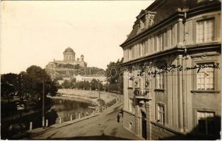 1929 Esztergom, Megyei bérpalota a Duna parton