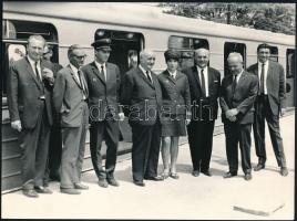 1969 Csanádi György közlekedési és postaügyi miniszter látogatása a Metró Vállalatnál, ahol bemutatták a metrósok első munka/egyenruháit (a miniszter a két egyenruhás között áll), feliratozott vintage fotó, ezüst zselatinos fotópapíron, 18x24 cm