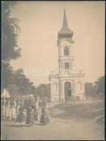 cca 1910 Vége a vasárnapi misének, 1 db vintage fotó, jelzés nélkül, ezüst zselatinos fotópapíron, 23,8x18 cm