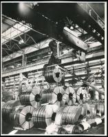 cca 1980 Dunaújváros, a Dunai Vasmű hideghengermű gyáregysége, 1 db vintage fotó, jelzés nélkül, ezüst zselatinos fotópapíron, 23x18 cm