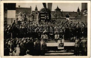 1940 Nagyvárad, Oradea; bevonulás, Horthy Miklós és felesége Purgly Magdolna, náci horogkeresztes zászlók / entry of the Hungarian troops, Nazi swastika flags (Rb)