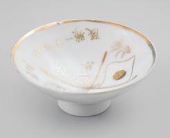 Japán porcelán katonai szakés csésze. 1904-1905, Orosz-japán háború, 41. gyalogos hadosztály, pattanással, d: 9,5 cm, m: 4 cm