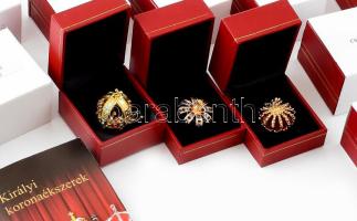 Gyűjtemény a Királyi Koronaékszerek sorozat 21 db klf stilizált 24K-os aranyozással is bevont miniat...