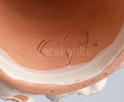 Győrbíró Enikő (1932-1999): 2 darab női alak. Egyiken képcsarnokos címkével. Jelzett, egyik darabon ...