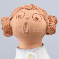 Antalfiné Szente Katalin: Fehér ruhás éneklő lány. Jelzett, kis kopottsággal, m: 14 cm