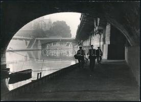 cca 1960 Párizs ,,Foto Árokay" pecséttel jelzett vintage fotóművészeti alkotás, ezüst zselatinos fotópapíron, 13x18 cm