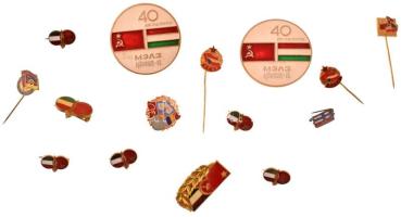 15db-os szocialista jelvénytétel, közte zománcozott darabok is T:UNC-XF