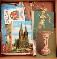 Egy doboz MODERN vegyes üdvözlőlap és képeslap / A box of modern greeting postcards and cards