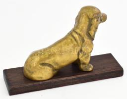 Bronz kutya szobor, fa talapzaton, jelzés nélkül, kopással, 15x10 cm