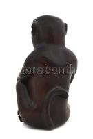 Japán netsuke. Faragott ekzóta fa, jelzett, m: 6 cm