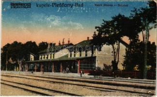 Pöstyén, Pistyan, Piestany; vasútállomás. Vasúti levelezőlapárúsítás / Bahnhof / railway station (lyukak / pinholes)