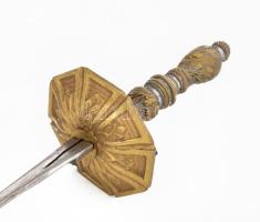 Díszkard, acél pengével, nyolcszögletű, tömör bronz kosárral és levélmintákkal díszített markolattal...