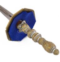 Díszkard, acél pengével, nyolcszögletű, tömör bronz kosárral és levélmintákkal díszített markolattal...