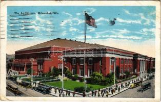 1927 Milwaukee (Wisconsin), The Auditorium, automobiles (tear)