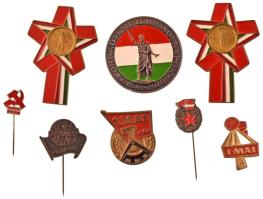 8db-os vegyes, szocialista jelvénytétel, közte "Május 1.", "Forradalmi Ifjúsági Napok...