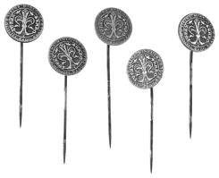 Csehszlovákia 1968. "Állami Pénzverde - a Munkaügyi Tanács tagja" Károly Róbert aranyforintját ábrázoló ezüstpatinázott bronz jelvény (5db) T:UNC,AU Czechoslovakia 1968. "Štátna Mincovňa - Nositeľ rádu práce" Silver patinated bronze badge depicting the Goldgulden of Charles I (Caroberto) (5pcs) C:UNC,AU