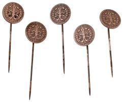 Csehszlovákia 1968. "Állami Pénzverde - a Munkaügyi Tanács tagja" Károly Róbert aranyforintját ábrázoló ezüstpatinázott bronz jelvény (5db) T:UNC,AU Czechoslovakia 1968. "Štátna Mincovňa - Nositeľ rádu práce" Silver patinated bronze badge depicting the Goldgulden of Charles I (Caroberto) (5pcs) C:UNC,AU