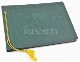 Fotóalbum dombornyomott erdei mintás borítóval, a borítón némi kopással, belül használatlan, jó állapotban, 33x24 cm