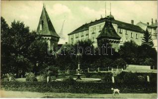 1929 Pannonhalma, Győrszentmárton; kaputorony. W.R. felvétele