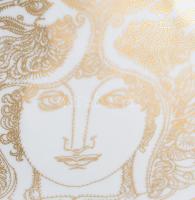 Hollóházi Porcelángyár, Szász Endre (1926-2003): Hegedű. Hegedű porcelán dísztárgy. Aranyozott feket...