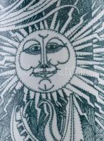 Hollóházi Szász Endre által tervezett mintával díszített porcelán váza, zöld mázzal. matricás, jelze...