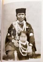 3 db francia nyelvű fotográfia történeti könyv: Camera Work.; Autochromes.; Étranges Étrangers. Phot...